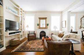Luxurious Townhome on Lincoln & York by Lucky Savannah